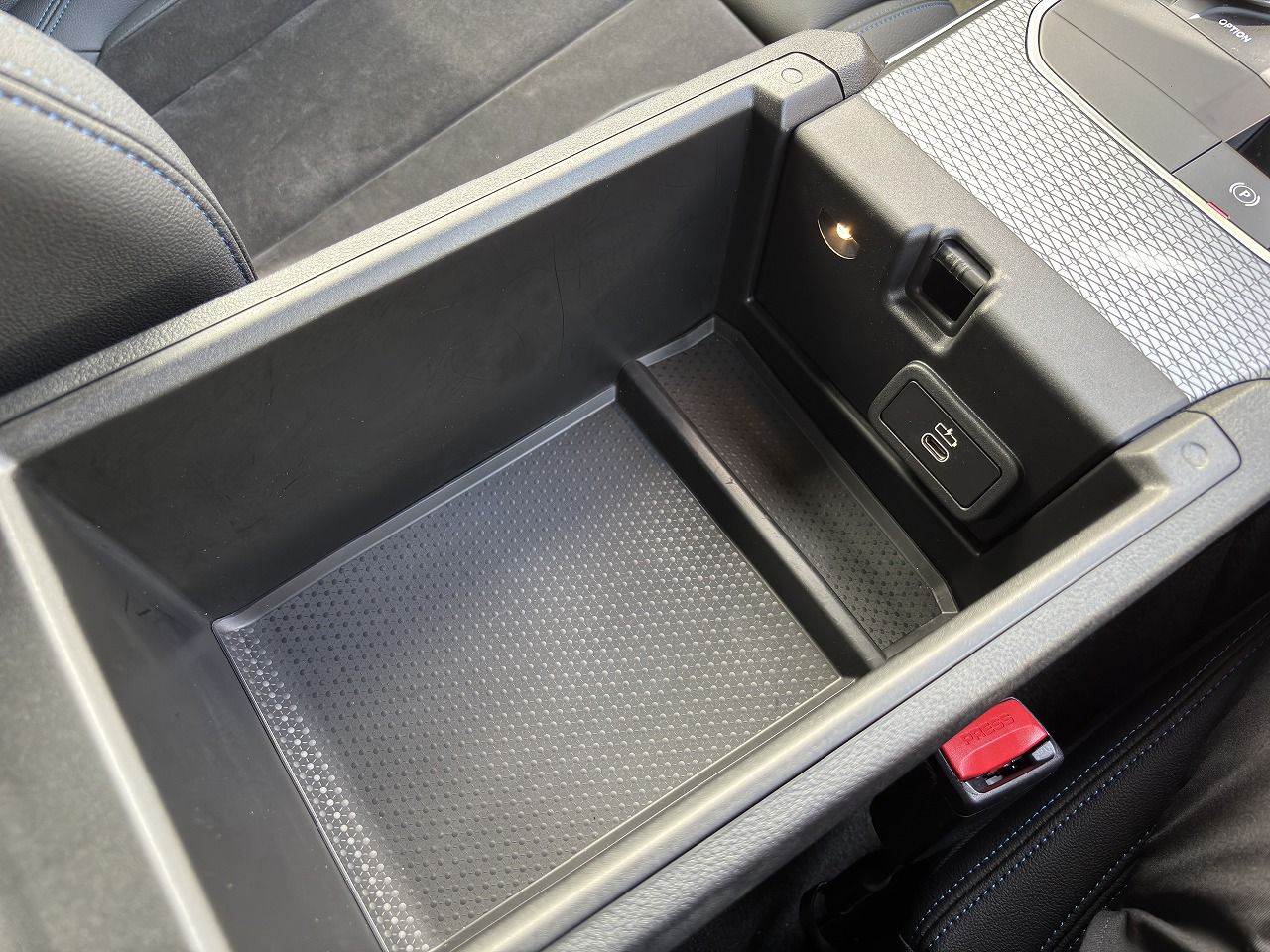 G26 i4 eDrive40 RHD