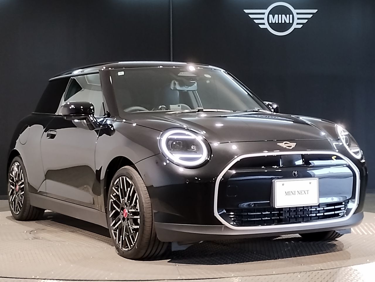 J01 MINI Cooper SE