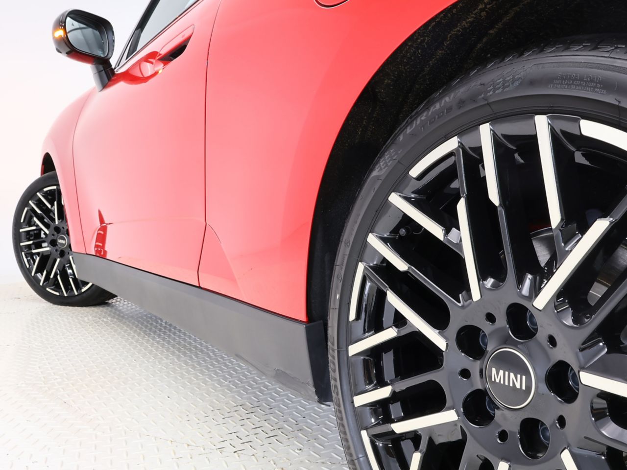 J01 MINI Cooper SE