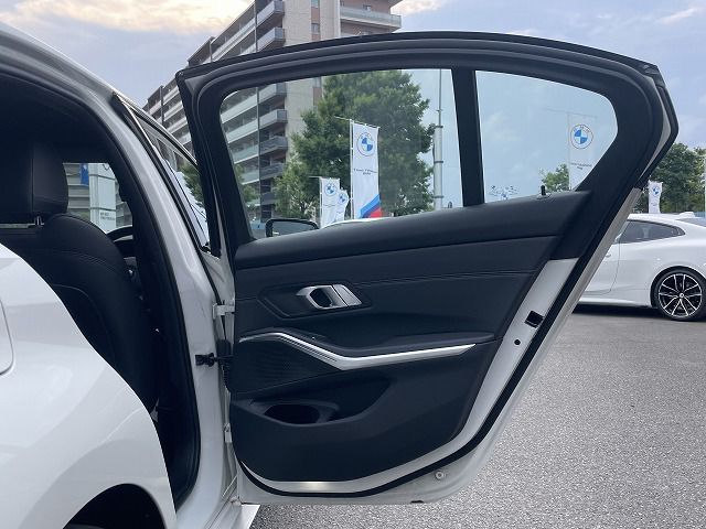 G20 330e Saloon RHD