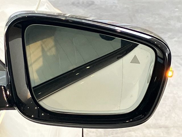 530e Sedan RHD