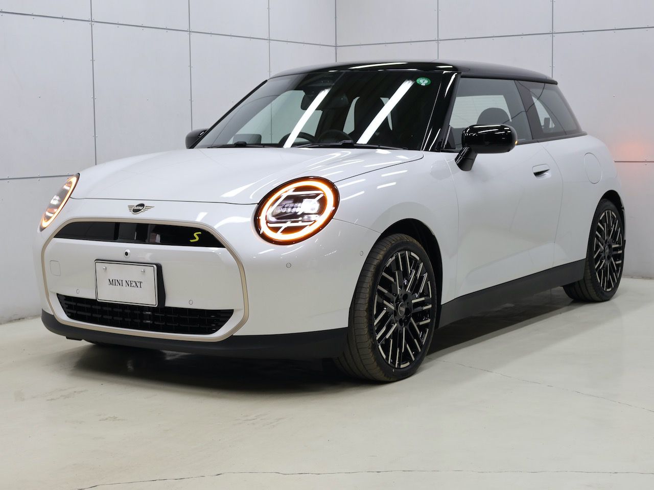 THE NEW ALL-ELECTRIC MINI COOPER SE