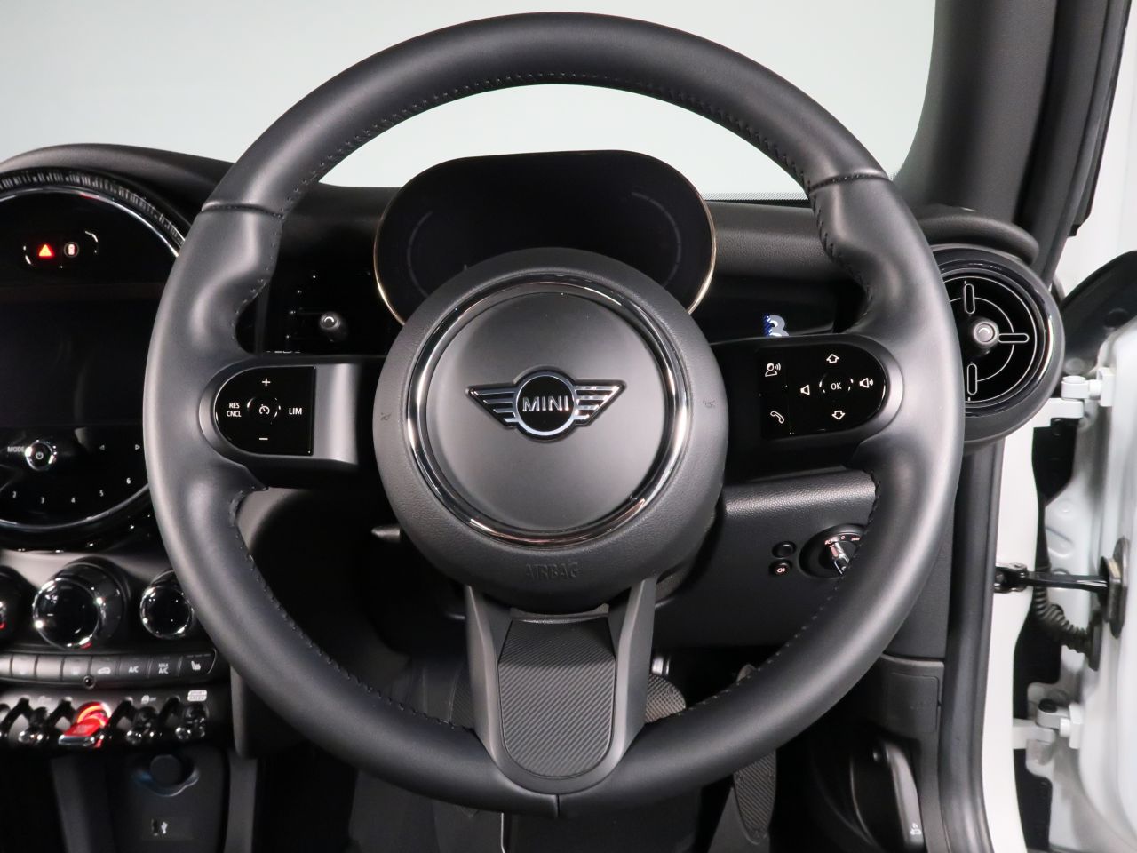 MINI Cooper F56 RHD