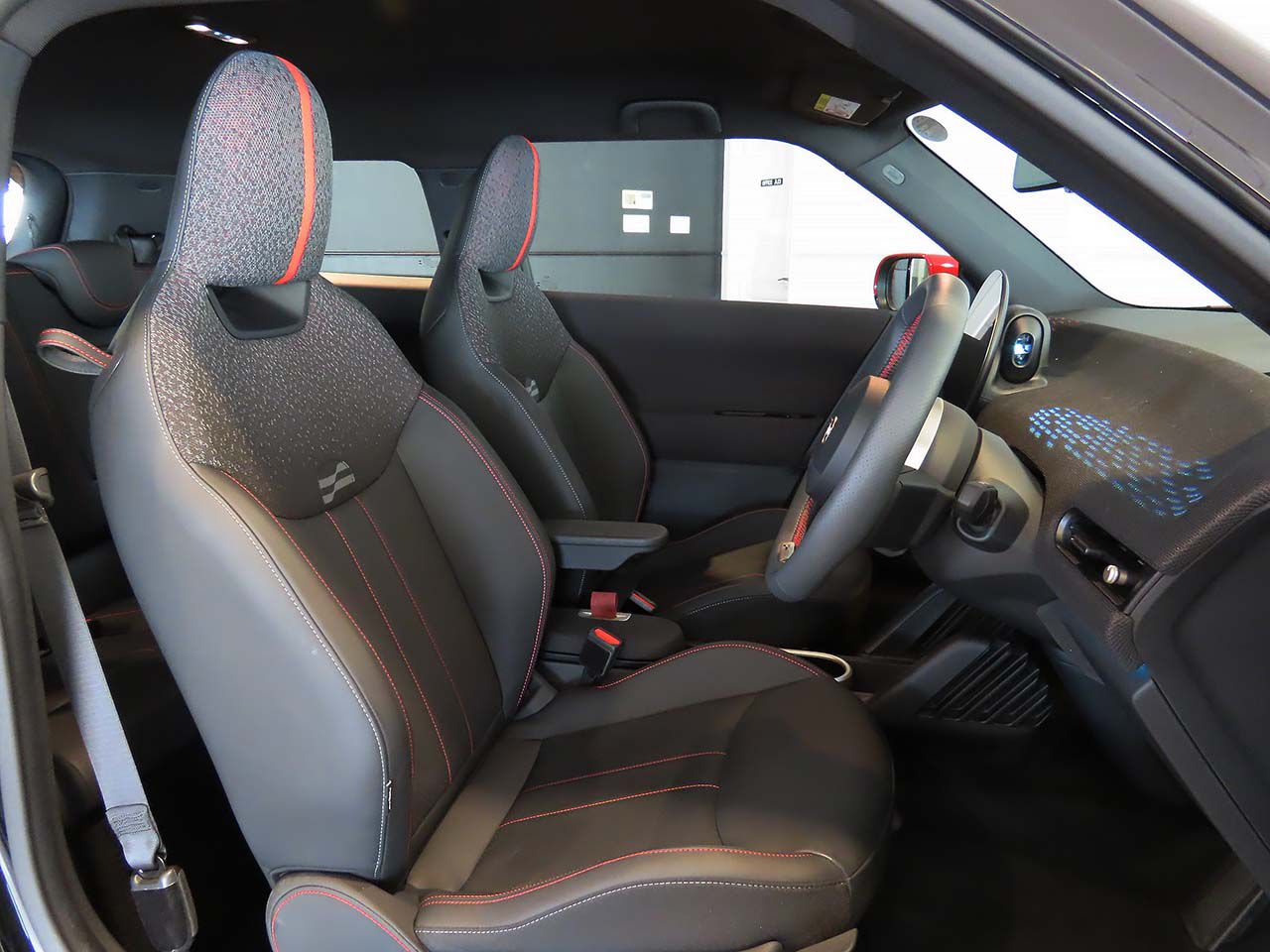 J01 MINI Cooper SE
