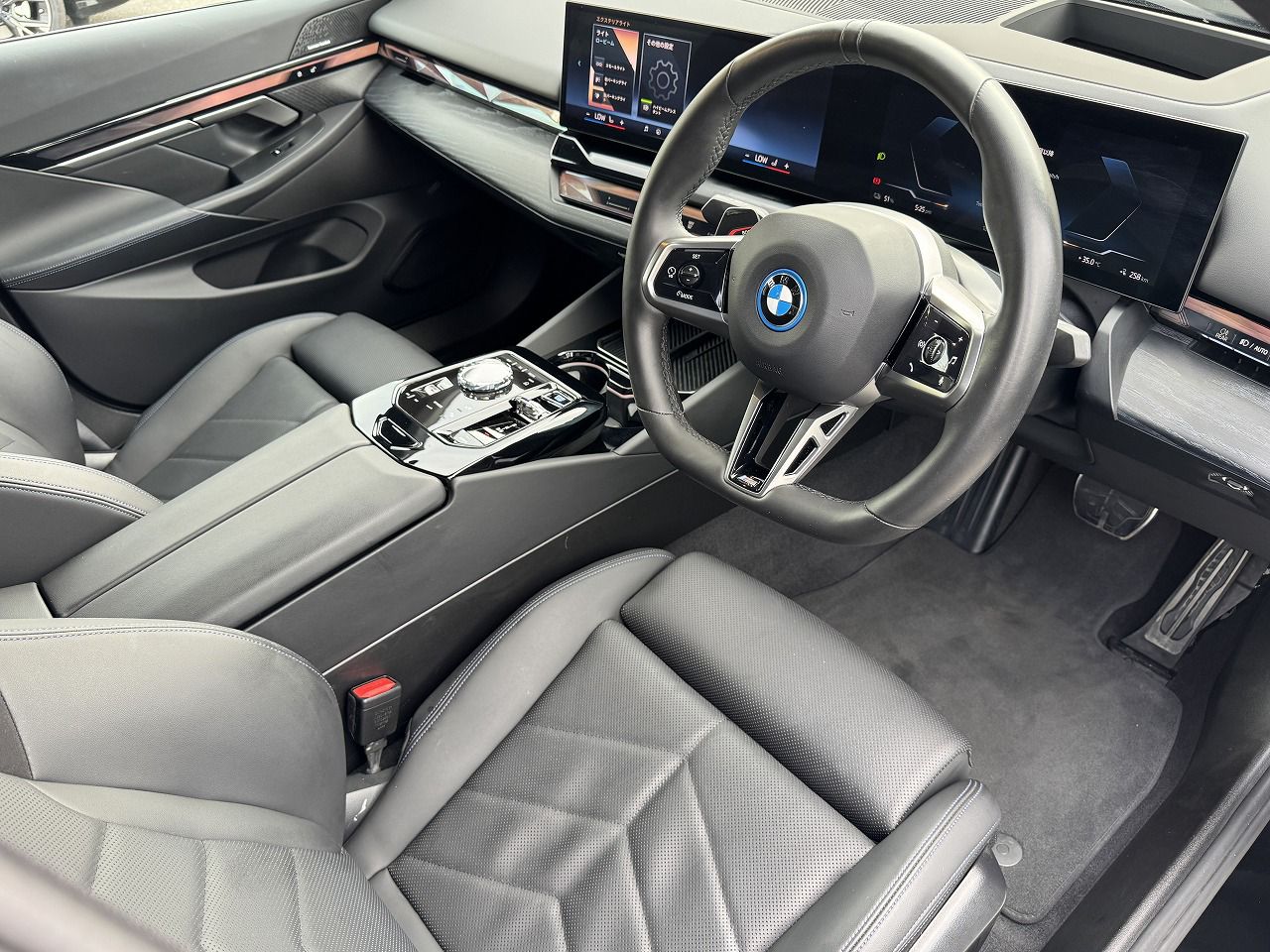 BMW i5 eDrive40 Sedan RHD
