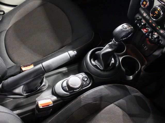 F55 COOPER D (AT)