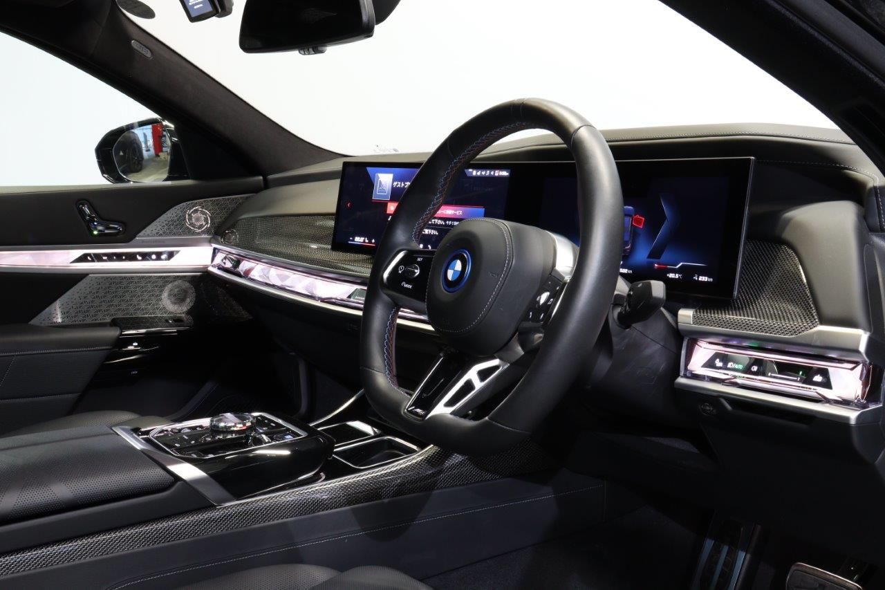 BMW i7 M70 xDrive Sedan RHD