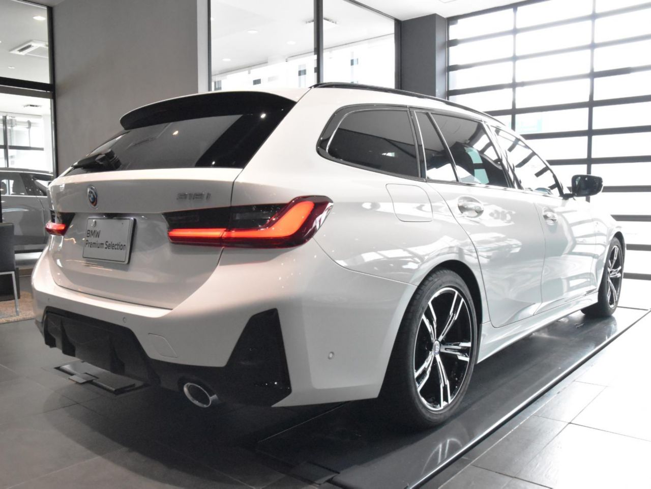 318i Touring RHD