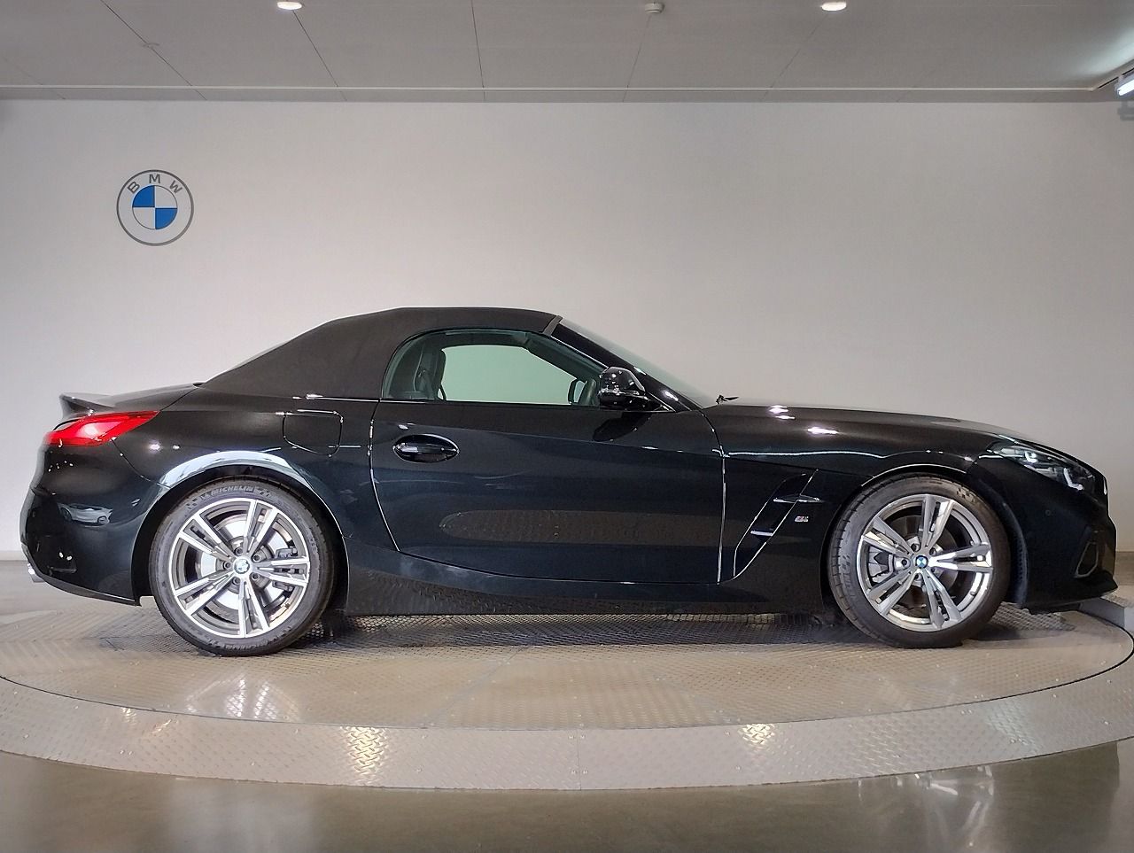 G29 z4 sDrive20i RHD