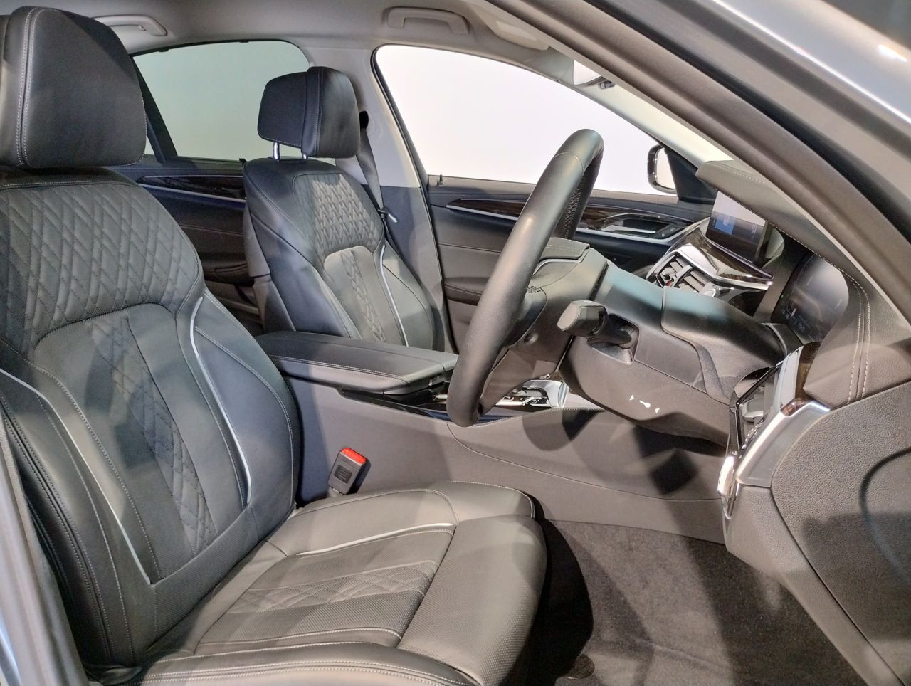 520d xDrive Sedan RHD