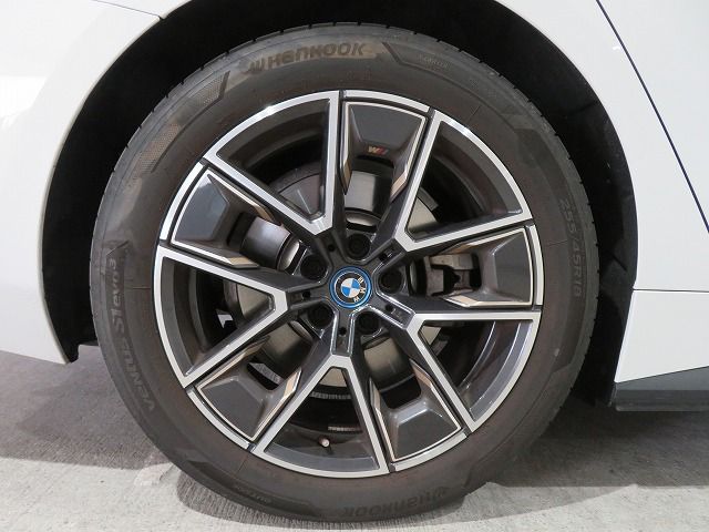 G26 i4 eDrive40 RHD