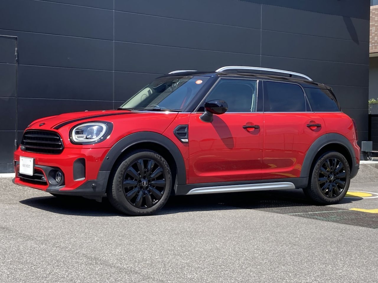 THE NEW MINI COOPER D CROSSOVER.