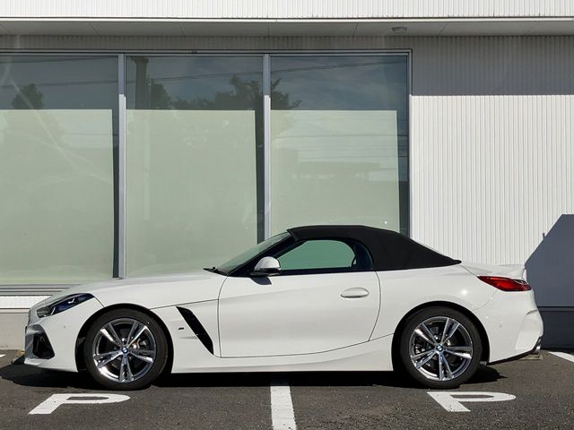 G29 z4 sDrive20i RHD