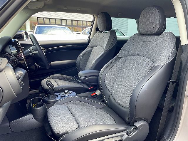 MINI Cooper F56 RHD