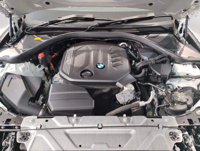 320d xDrive Berline RHD