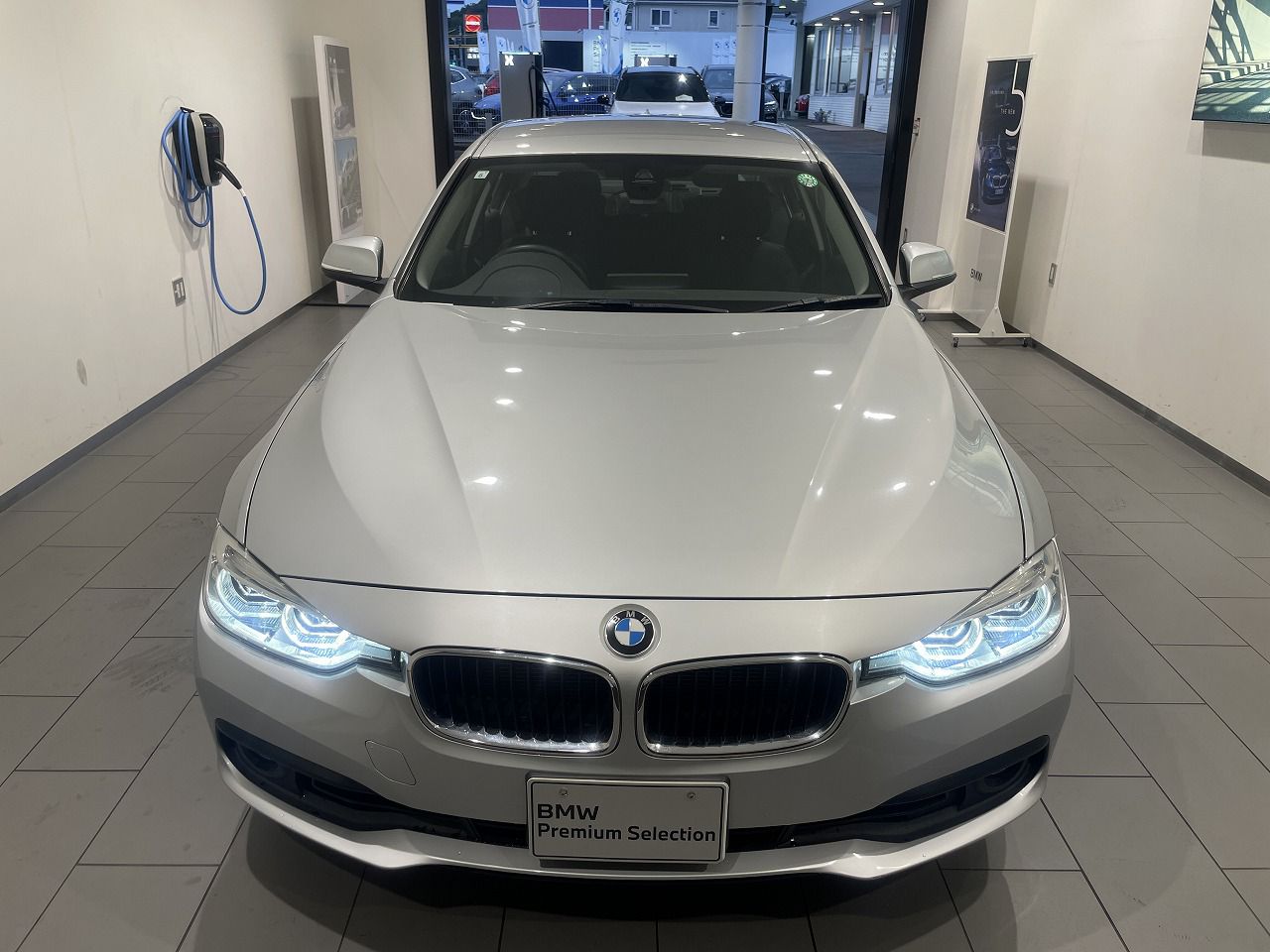 318I SEDAN RHD