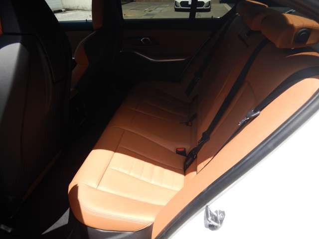 320d xDrive Berline RHD