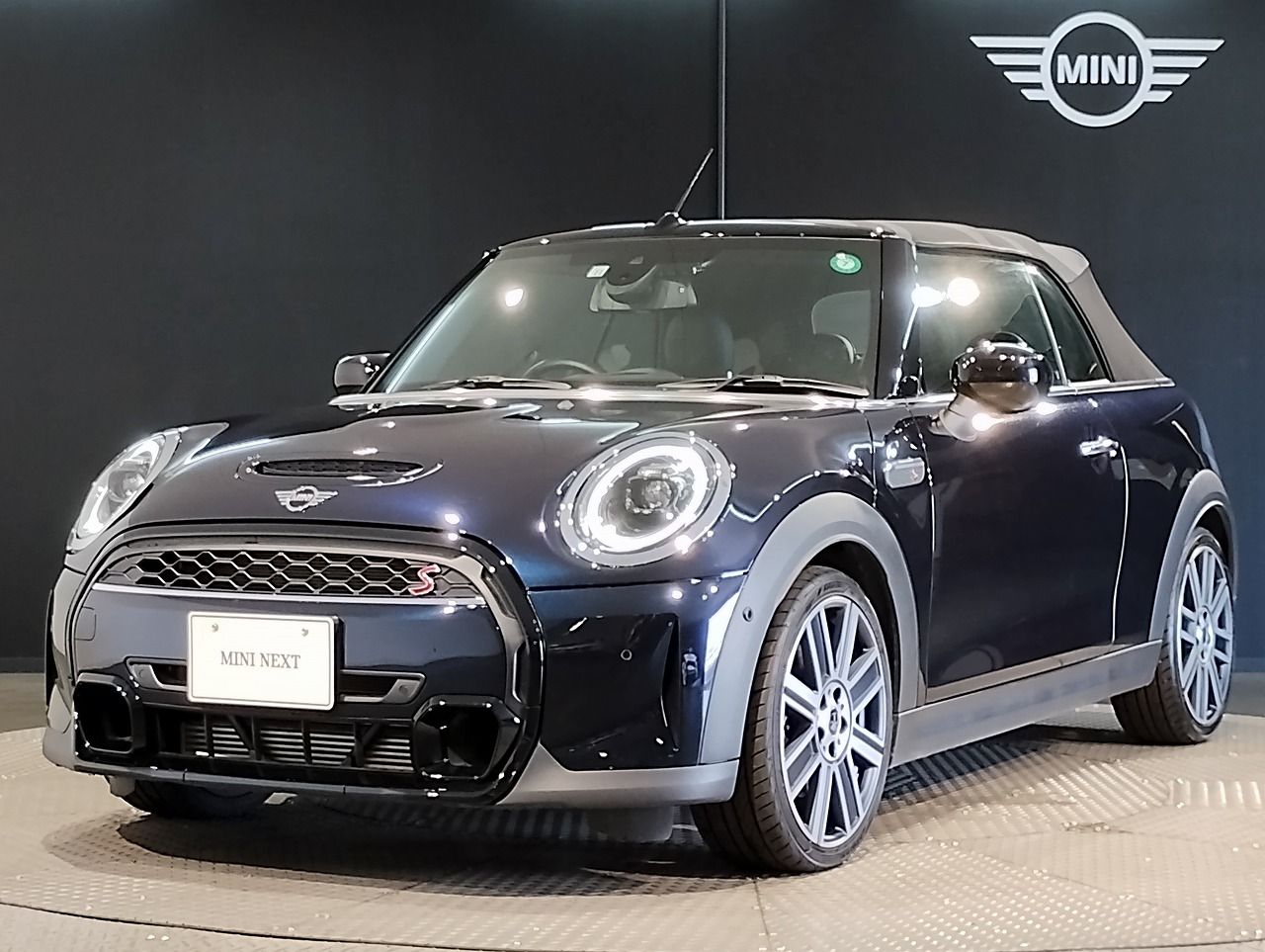 MINI COOPER S CONVERTIBLE.