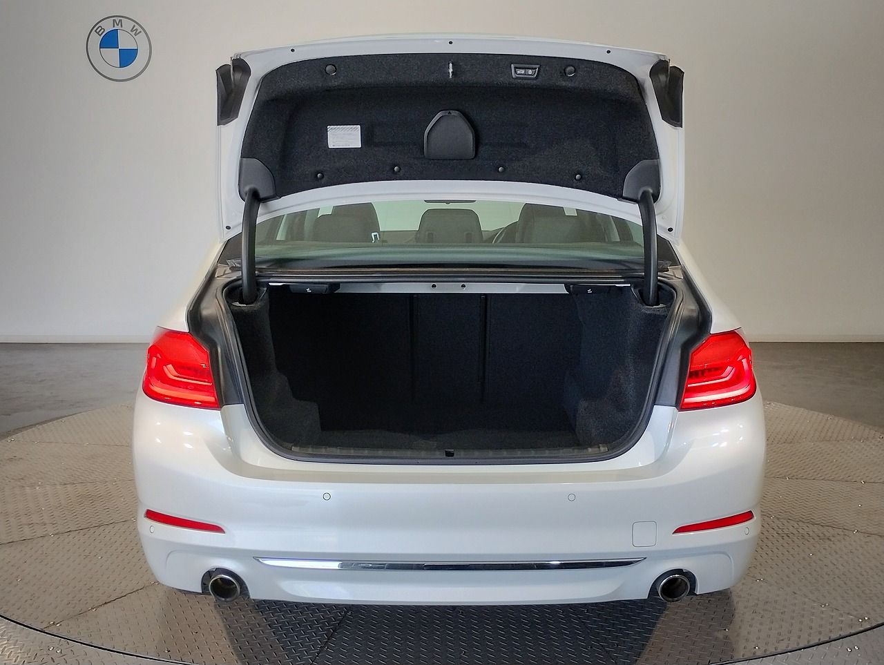 523I