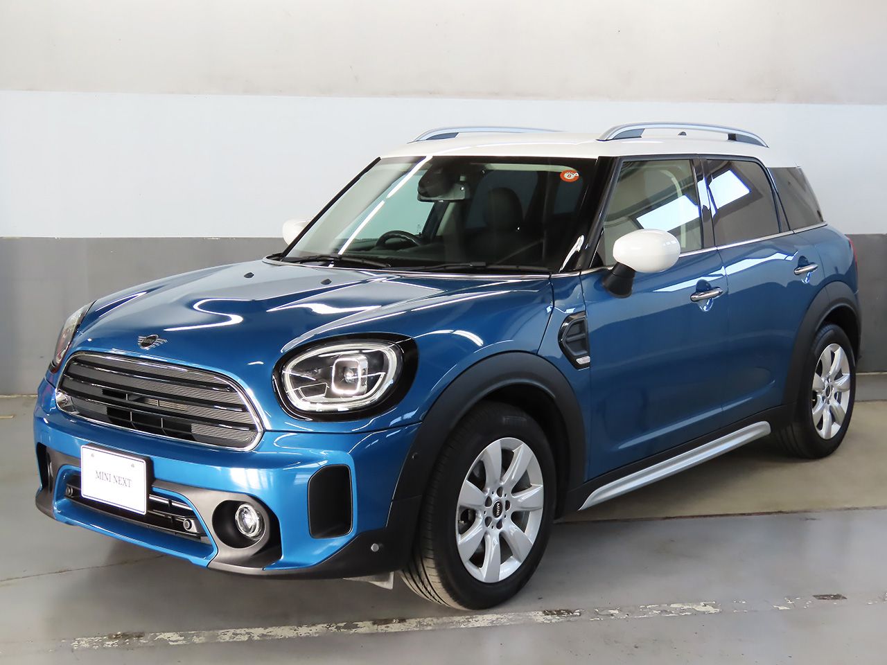 THE NEW MINI COOPER D CROSSOVER.