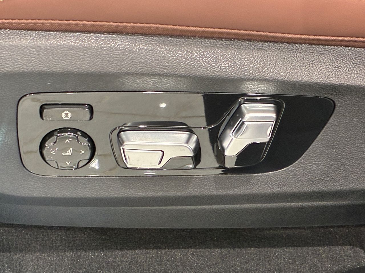 X7 xDrive40d RHD US