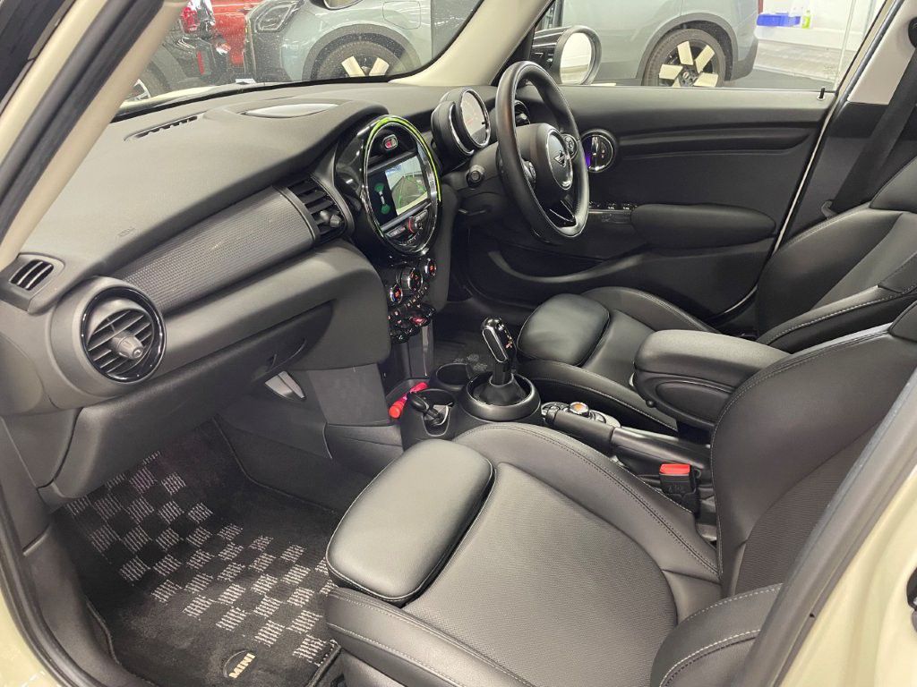 F55 MINI Cooper 5-Door Hatch LCI