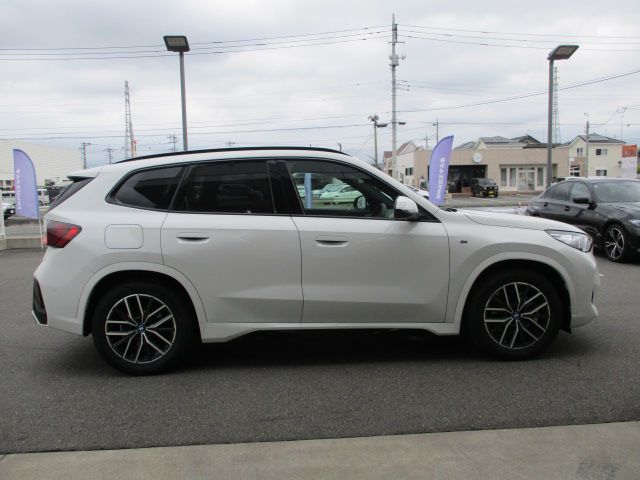 U11 iX1 xDrive30