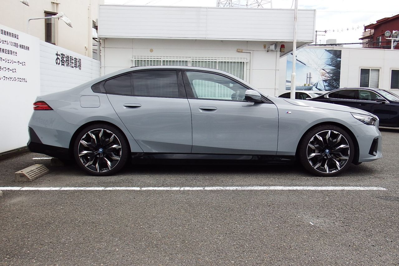 BMW i5 eDrive40 Sedan RHD