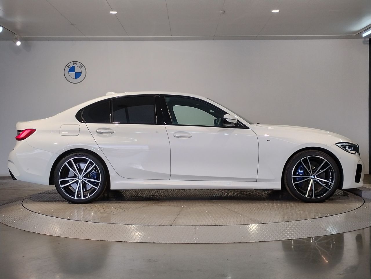 G20 320d xDrive RHD Saloon