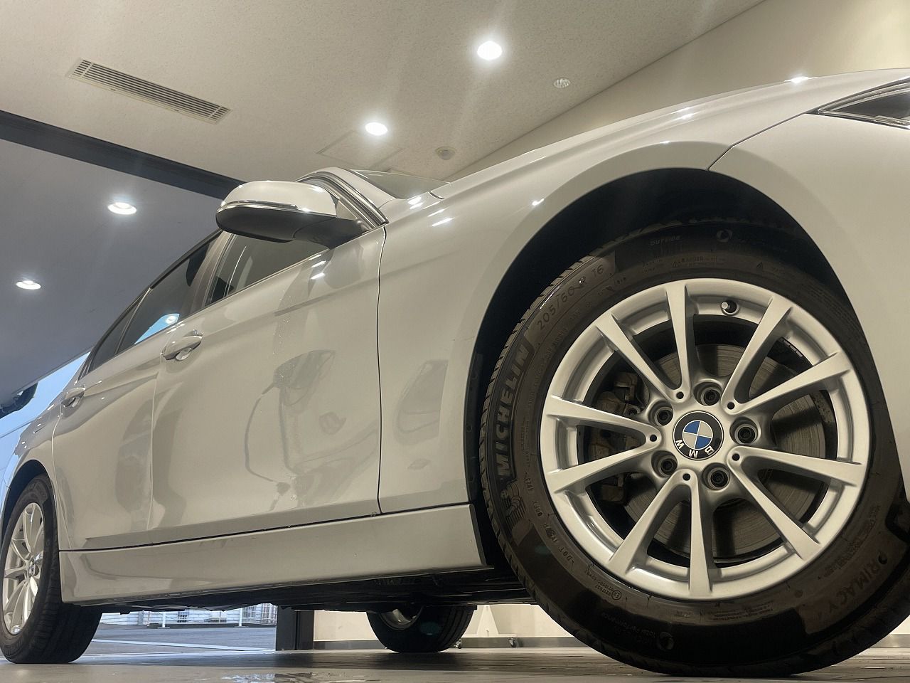 318I SEDAN RHD