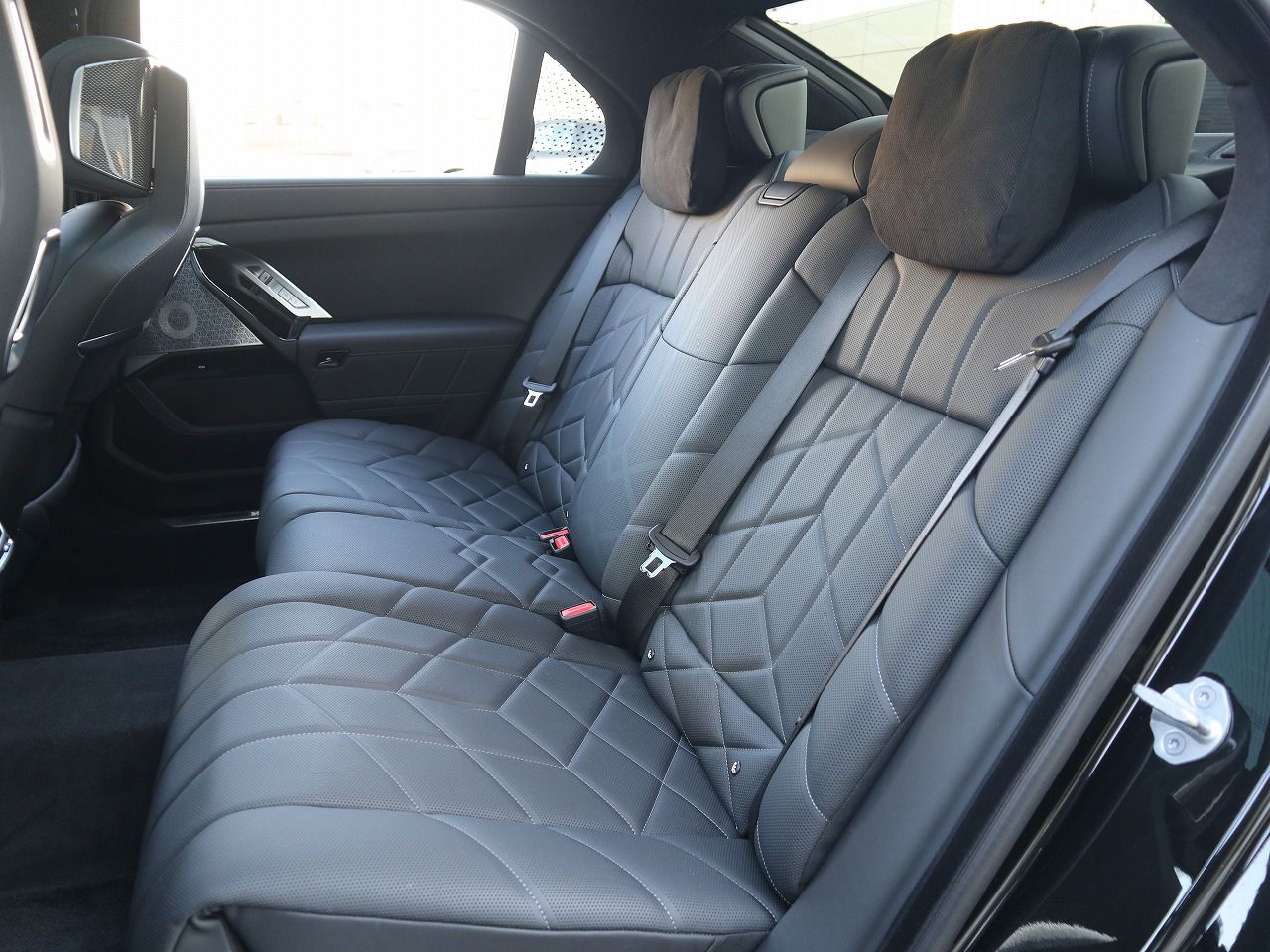 BMW i7 M70 xDrive Sedan RHD