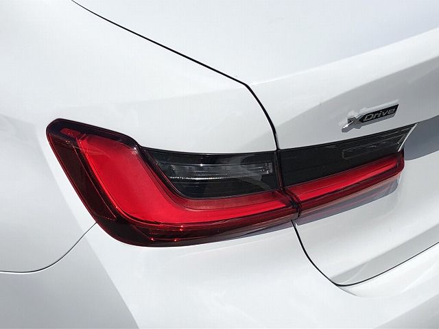 G20 320d xDrive RHD Saloon