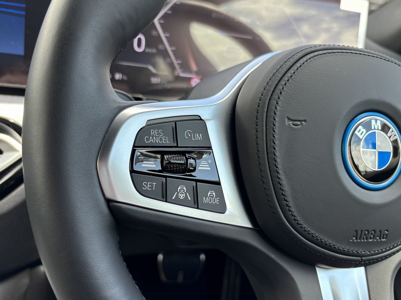 G26 i4 eDrive40 RHD