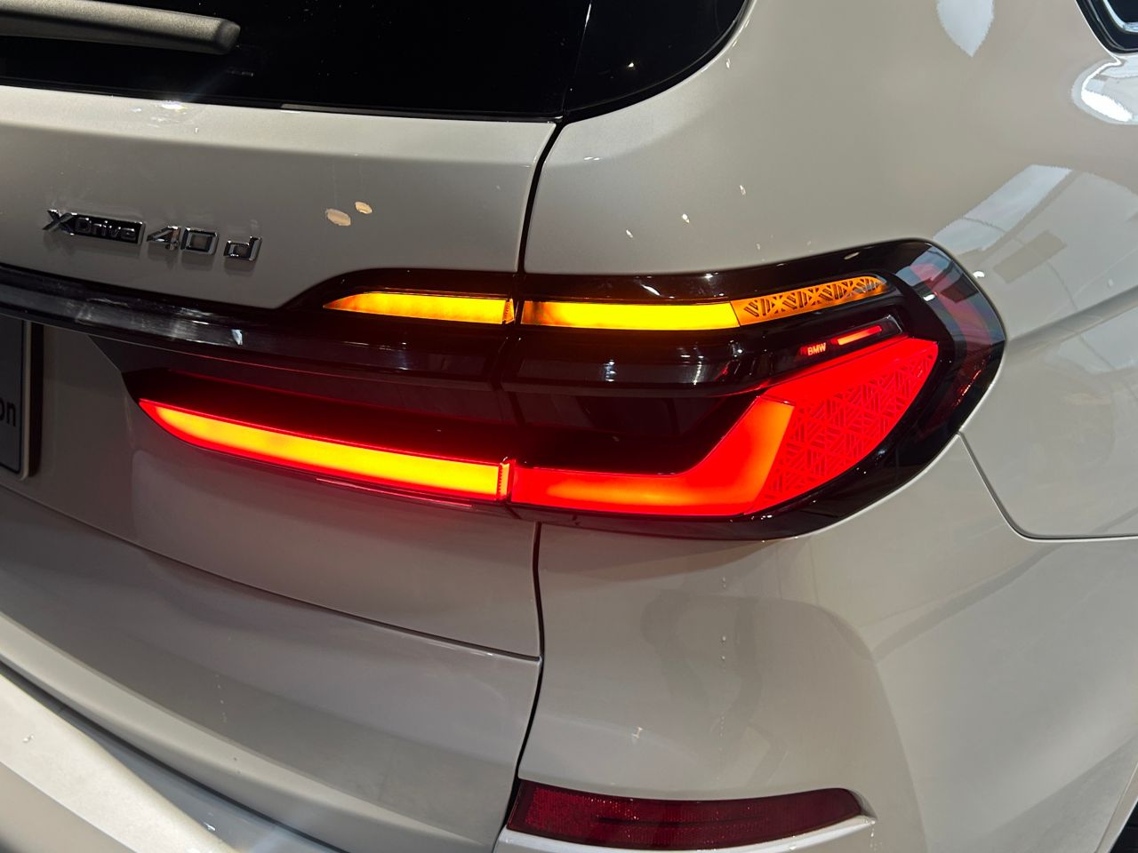 X7 xDrive40d RHD US