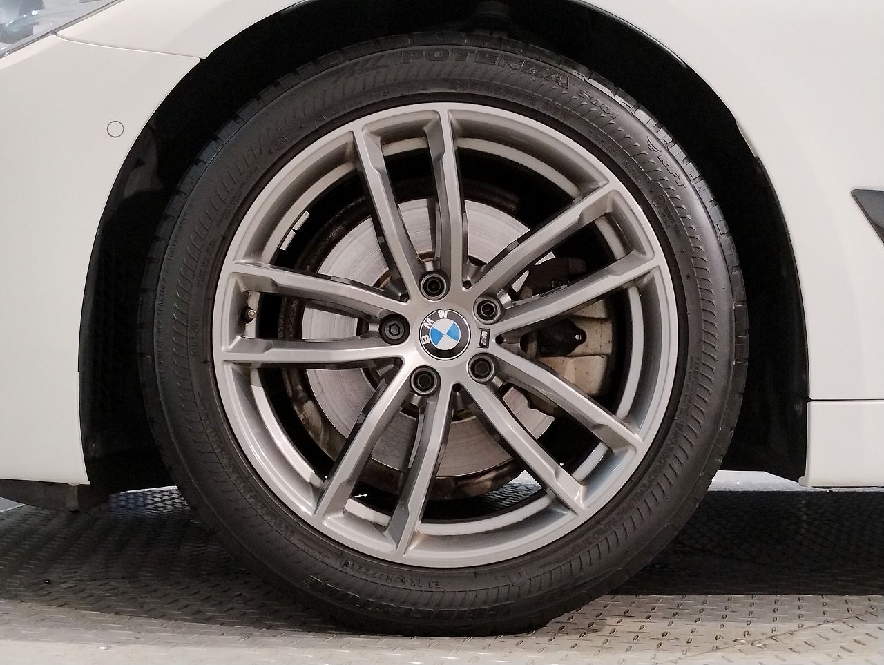523I