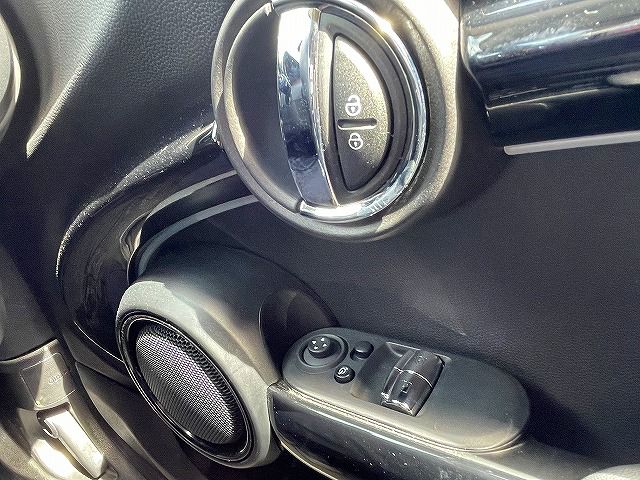 MINI Cooper F56 RHD