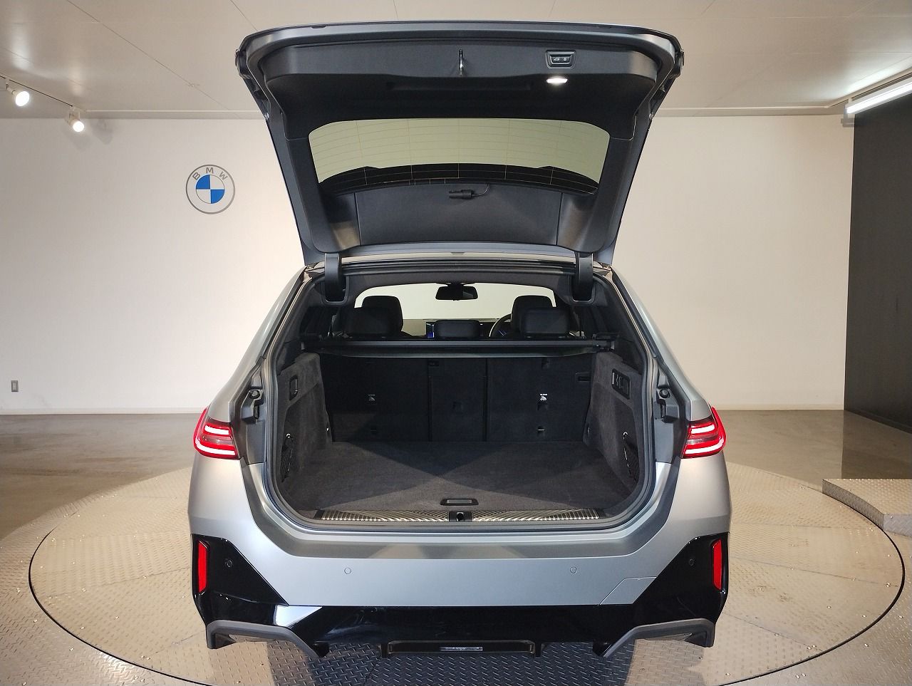 BMW i5 eDrive40 M Sport RHD