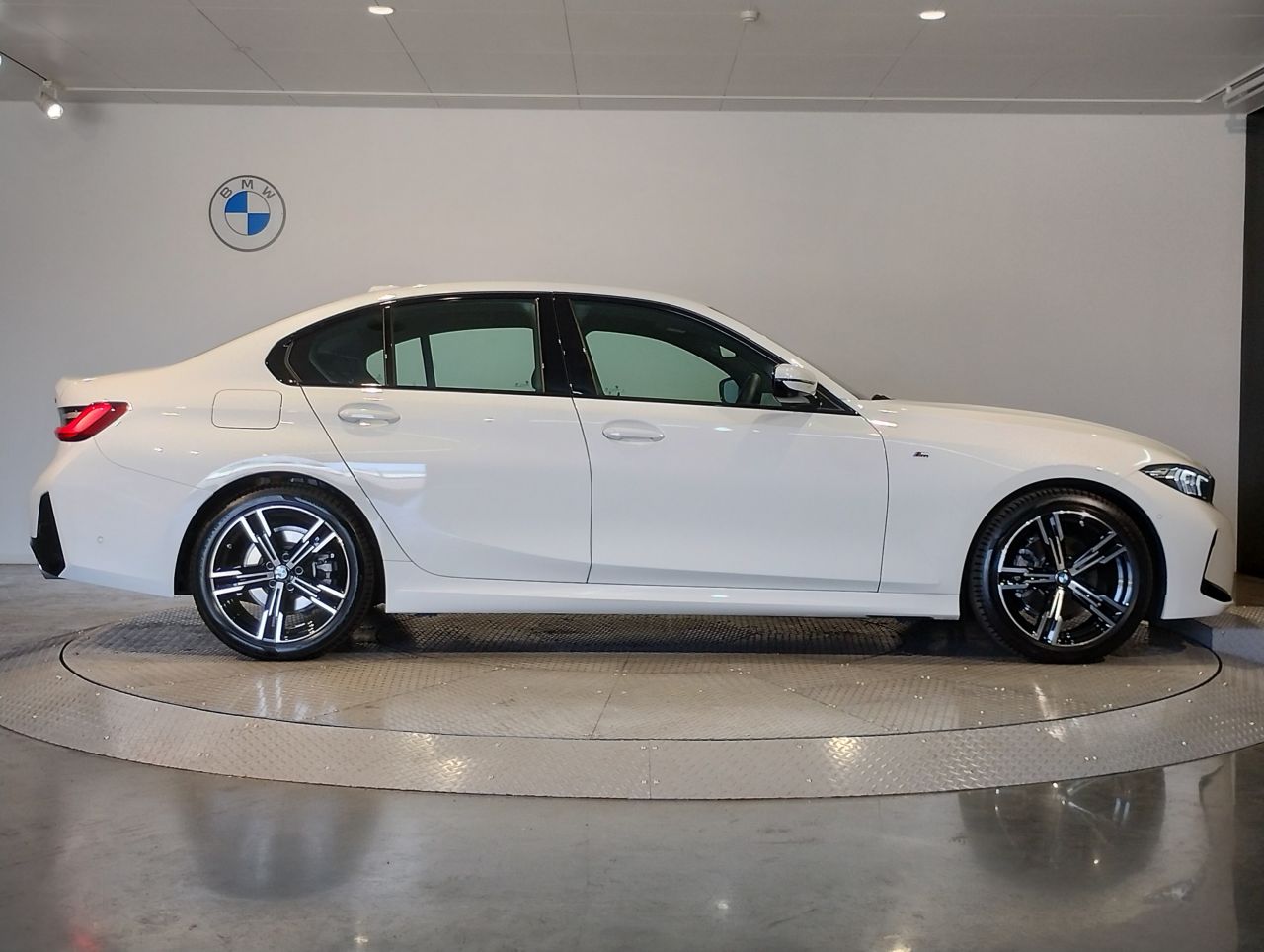 320d xDrive Berline RHD