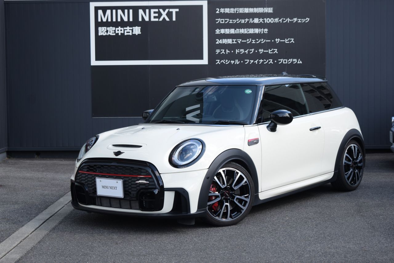 THE MINI JOHN COOPER WORKS.