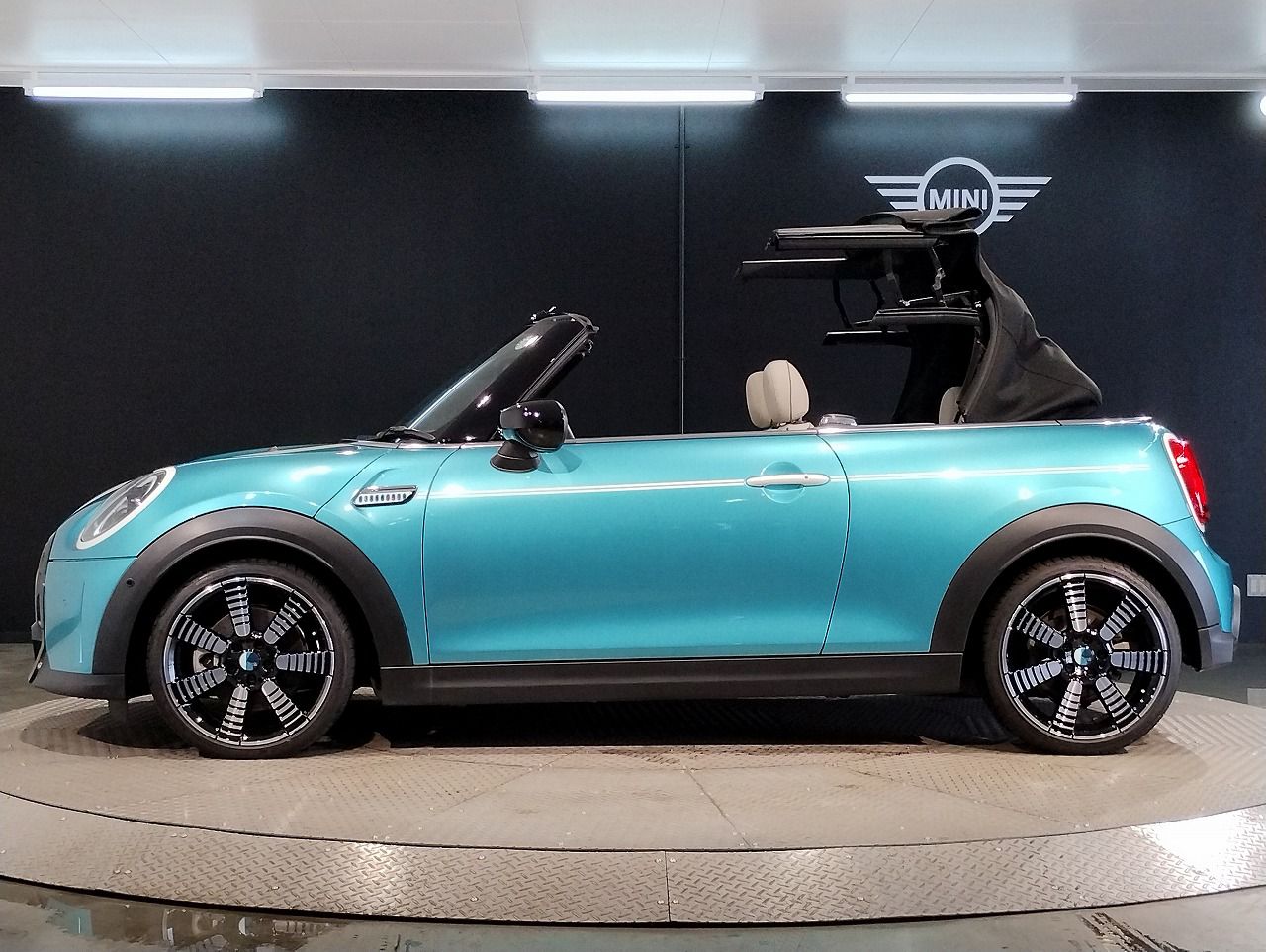 MINI Cooper S Convertible RHD