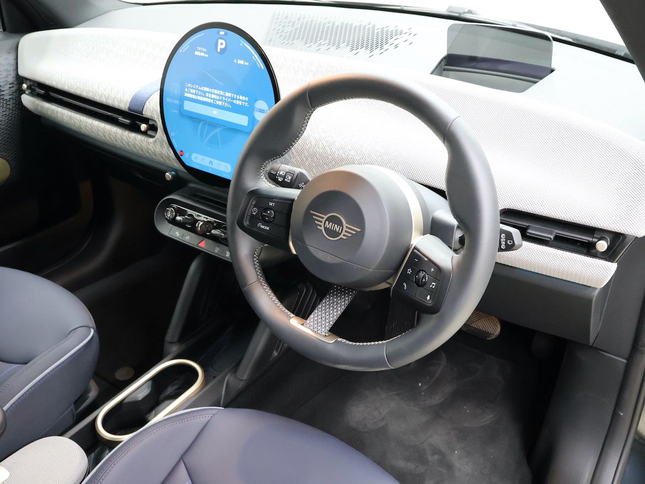 J01 MINI Cooper SE