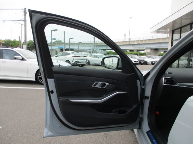 320d xDrive Berline RHD