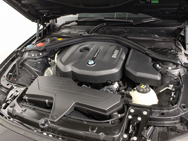 318I SEDAN RHD