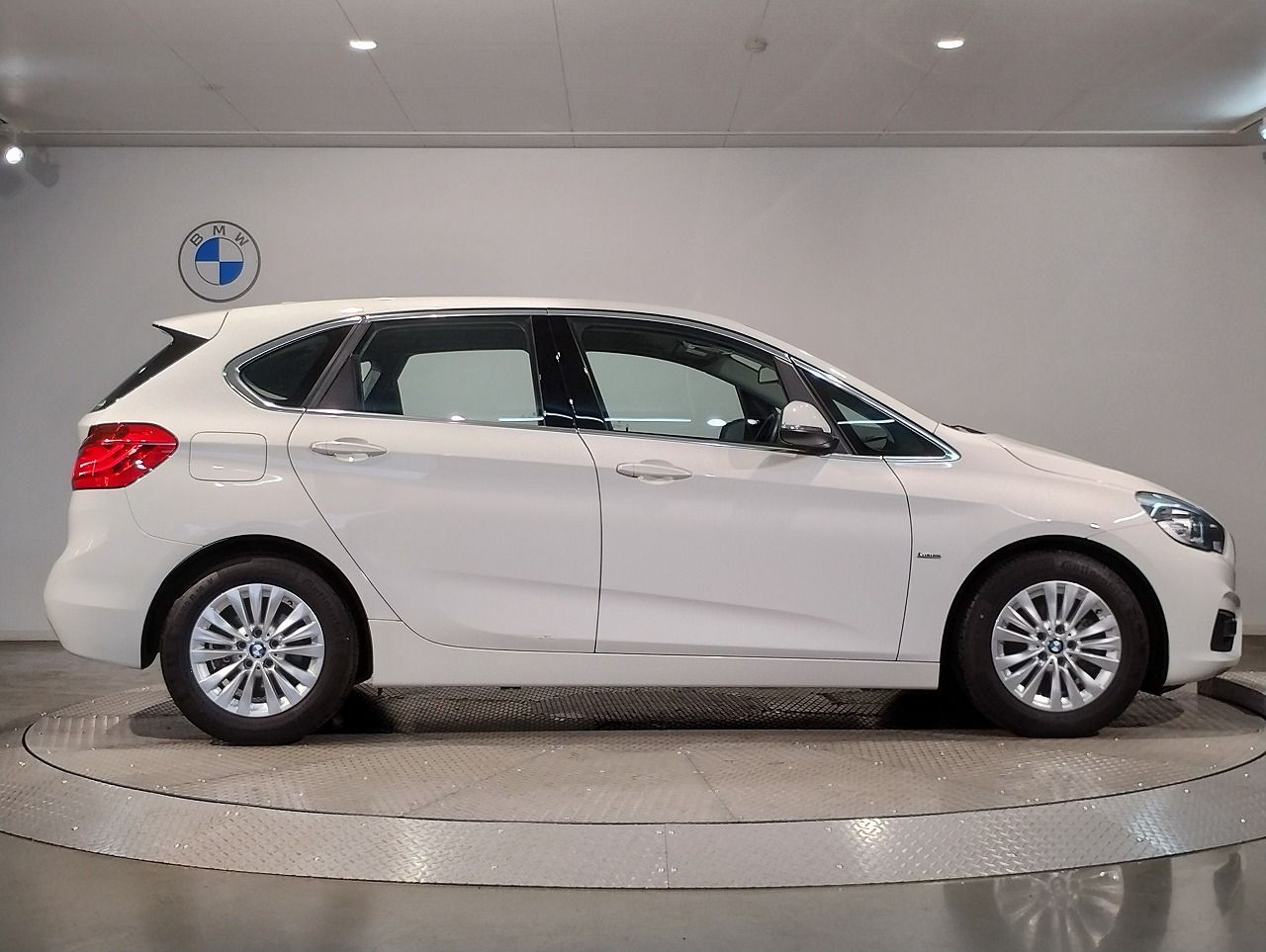 218D ACTIVE TOURER RHD