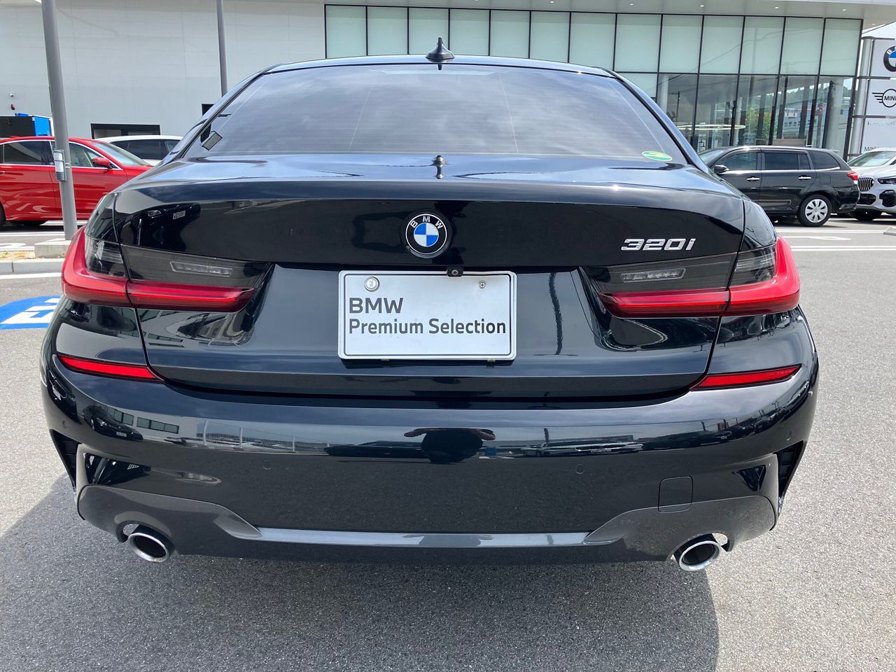 320i Sedan RHD