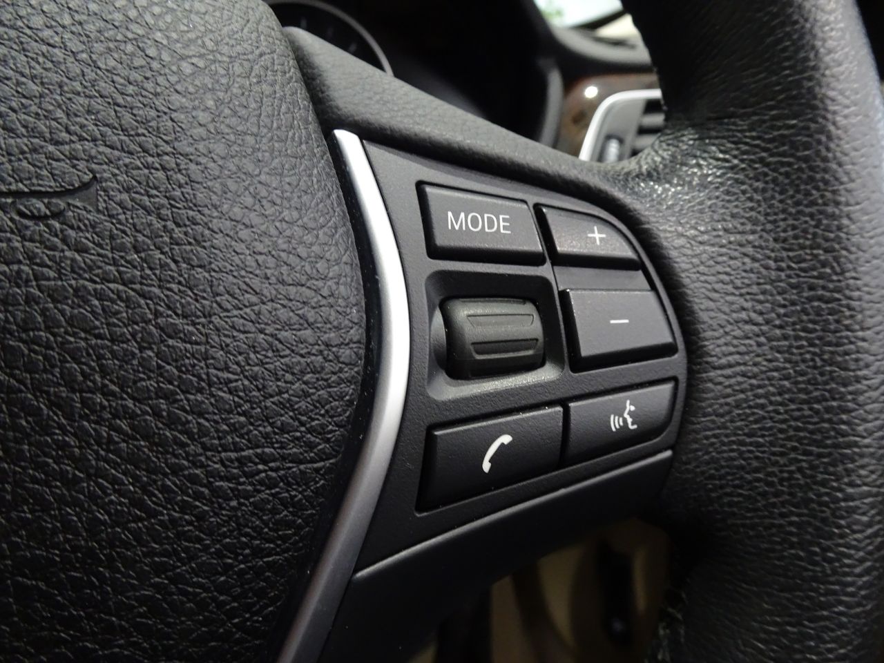 320D SEDAN RHD