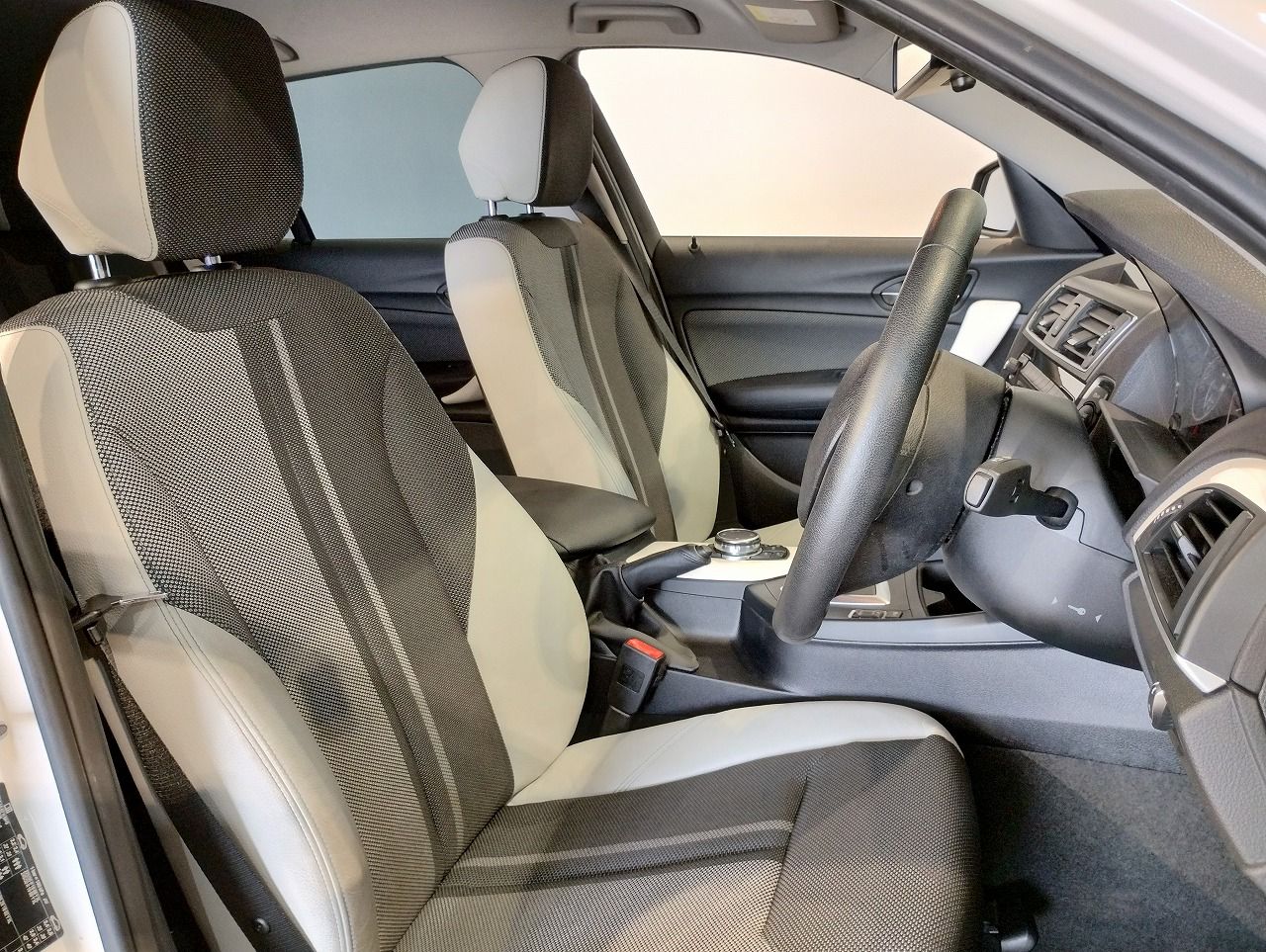 118D 5DOOR RHD