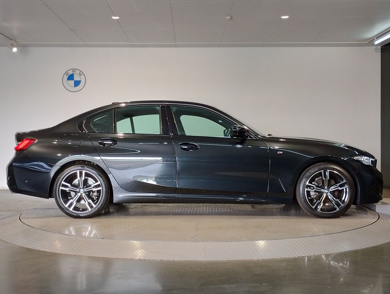 320d xDrive Berline RHD