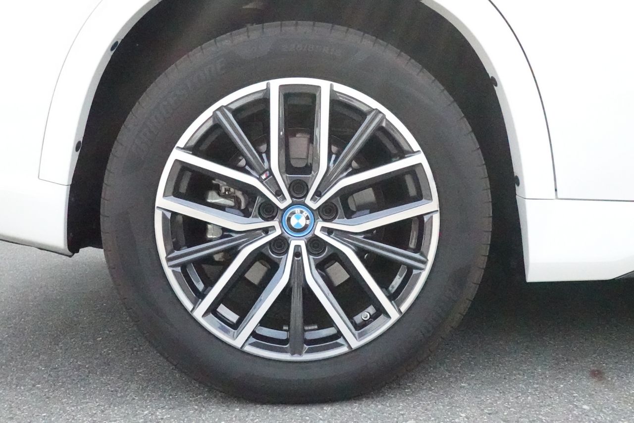 U11 iX1 xDrive30