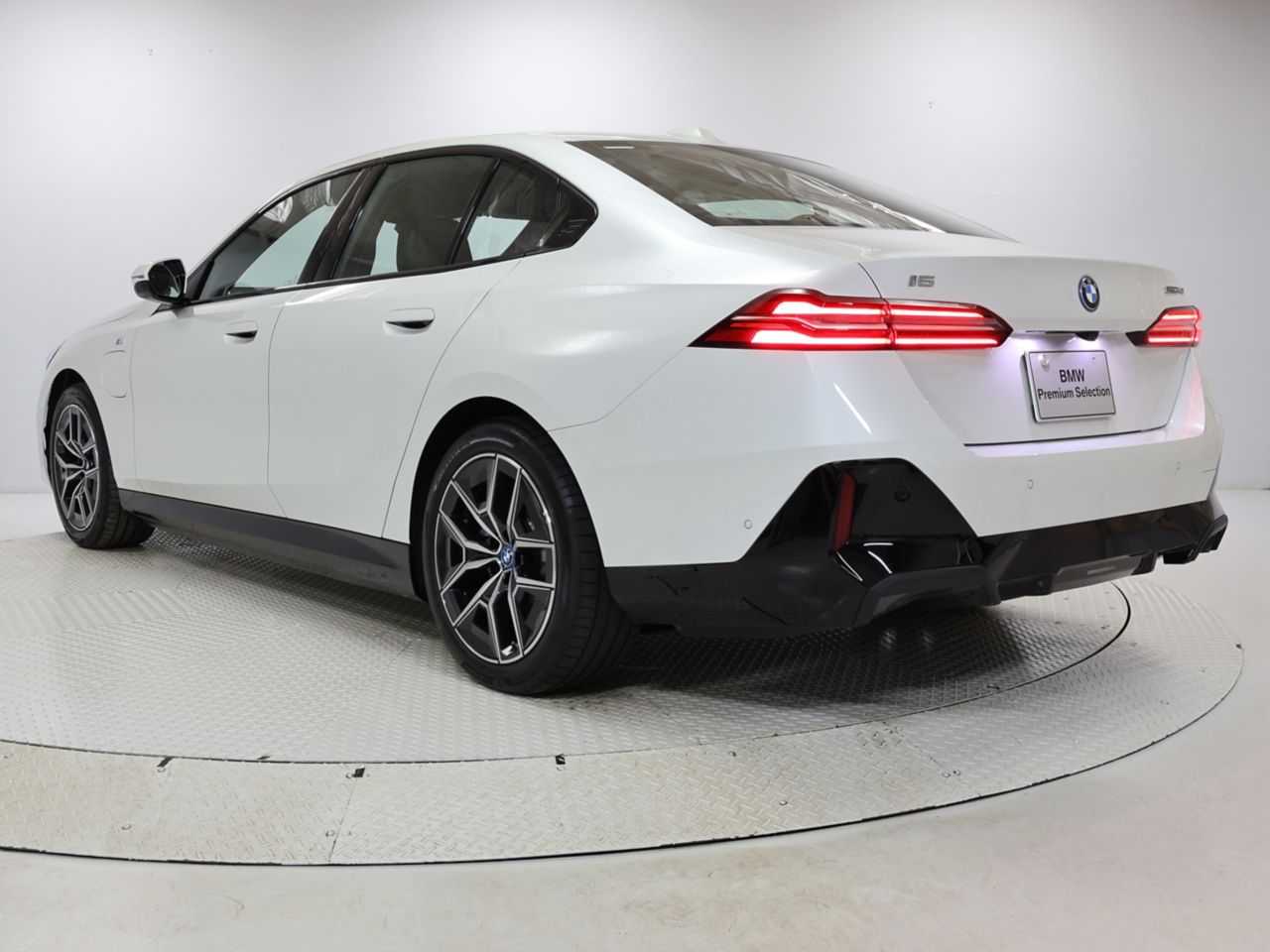 BMW i5 eDrive40 Sedan RHD